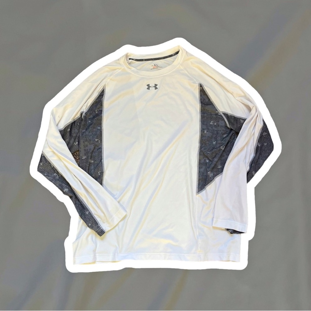 White and gray design heatgear under armor, long sleeve stretchy T-shirt